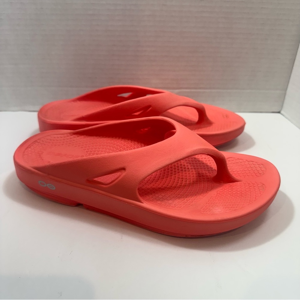 OOFOS OOlala Flip Flop Neon Berry Pink, US Size M6/W8, EU Size 39